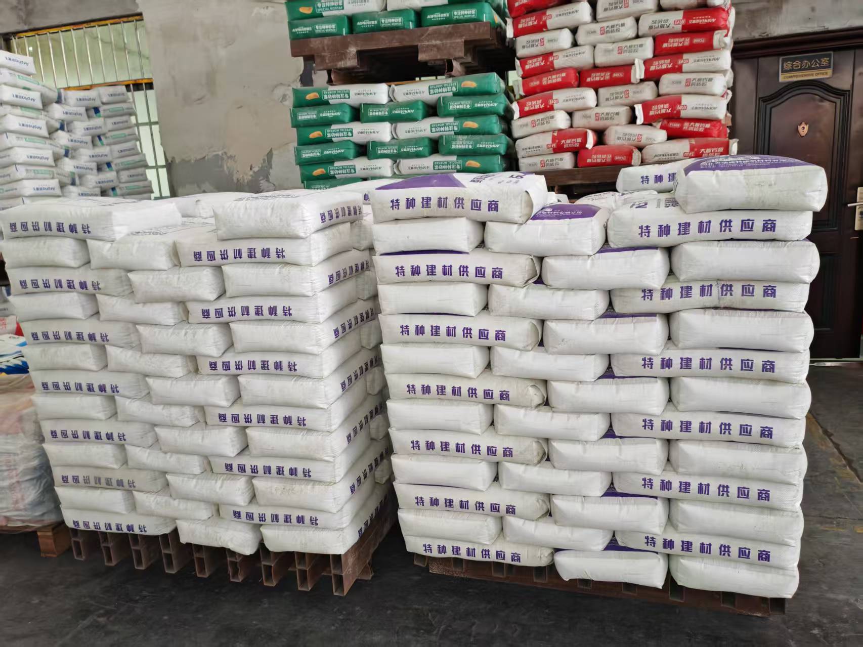 天峨拱顶带模注浆料